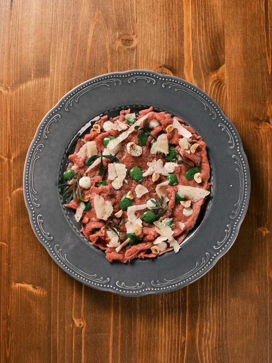 Carpaccio di vitello con scaglie di parmigiano